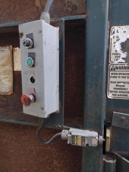 48" X 48" X 24" EPCO VERTICAL HYDRAULIC BALER: STOCK #22919