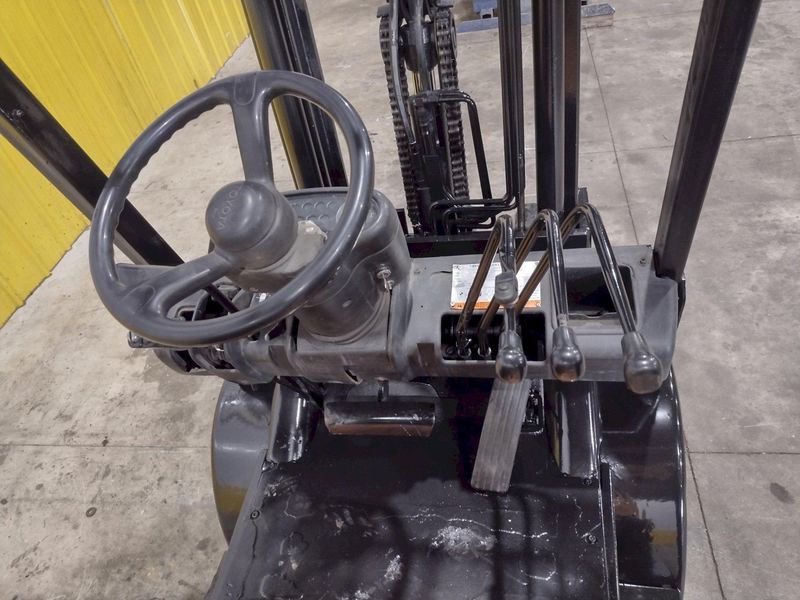 4,700 LBS TOYOTA MODEL #42-6FGCU25 LP GAS FORKLIFT: STOCK #23743