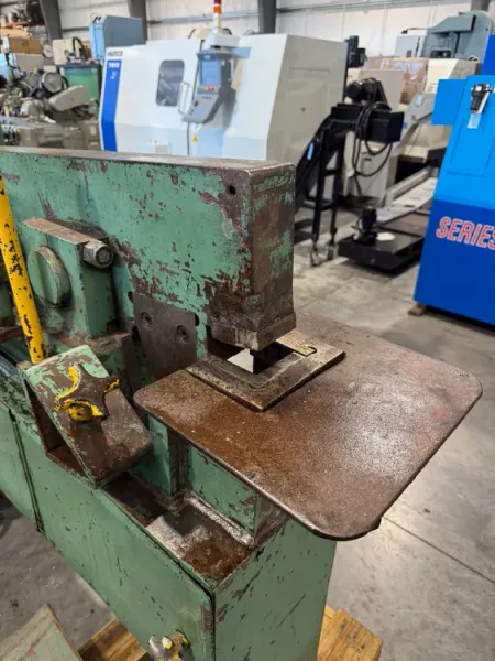 METAL MUNCHER MM61E18  49 Ton Ironworker USA #8135
