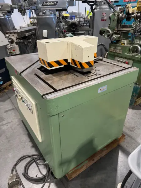 CHICAGO D&K HN-25 ¼” Hydraulic Notcher USA #8134