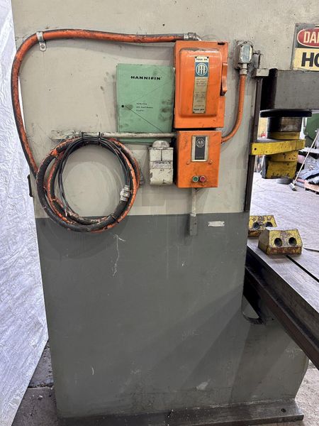 75 TON HANNIFIN HDYRAULIC STRAIGHTENING PRESS: STOCK #77127