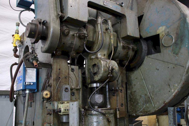 60 TON BLISS OBI FLYWHEEL SINGLE CRANK PRESS: STOCK #75543