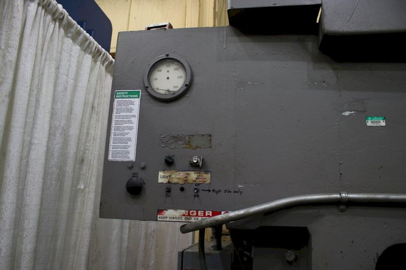 175 TON X 11' HTC HYRDRAULIC PRESS BRAKE: STOCK #70839