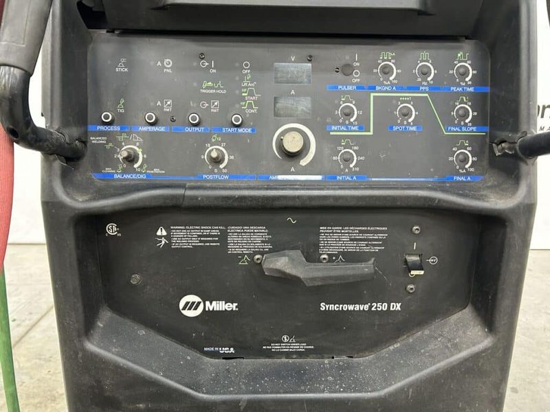 Miller Syncrowave 250 DX AC/DC Tig Welder w/ Miller Coolmate 3 Coolant System