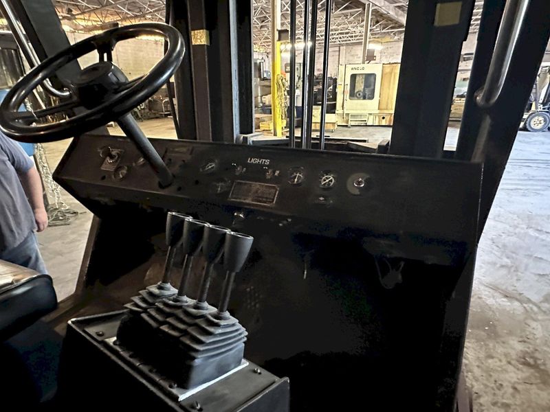 30,000 LBS TAYLOR MODEL #TCO-300S HEAVY DUTY RIGGER FORKLIFT: STOCK #18136