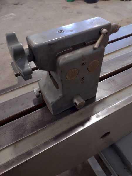 LEITZ OTICAL DIVIDING HEAD WITH TAILSTOCK, BED & STAND: STOCK 17369