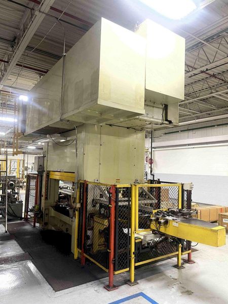 200 ton Komatsu Metal Stamping Servo Press Model H2F200, Year 2003!