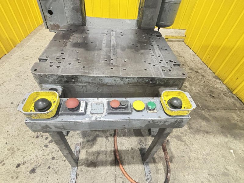 60 TON FEDERAL MODEL #55 OBI FLYWHEEL STAMPING PRESS 6" STROKE: STOCK #23255