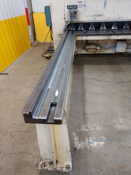 10' x 1/4" CINCINNATI MODEL #2500 CNC HYDRAULIC POWER SHEAR WITH FRONT & BACK GAUGING: STOCK #12