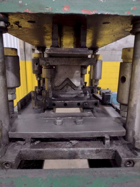 7 TON PNEUPOWER AIRAM PNEUMATIC CUTOFF PRESS: STOCK #19532