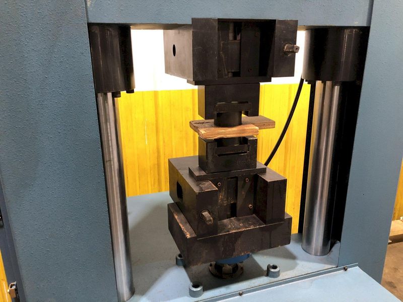 60,000 LBS RIEHLE MODEL #60-HD SERIES PUSH - PULL UNIVERSAL HYDRAULIC TEST STAND: STOCK #16726