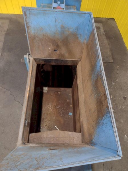 30" X 40" KMF MODEL 3040L CLOSED END HYDRAULIC HORIZONTAL BALER: STOCK #17911