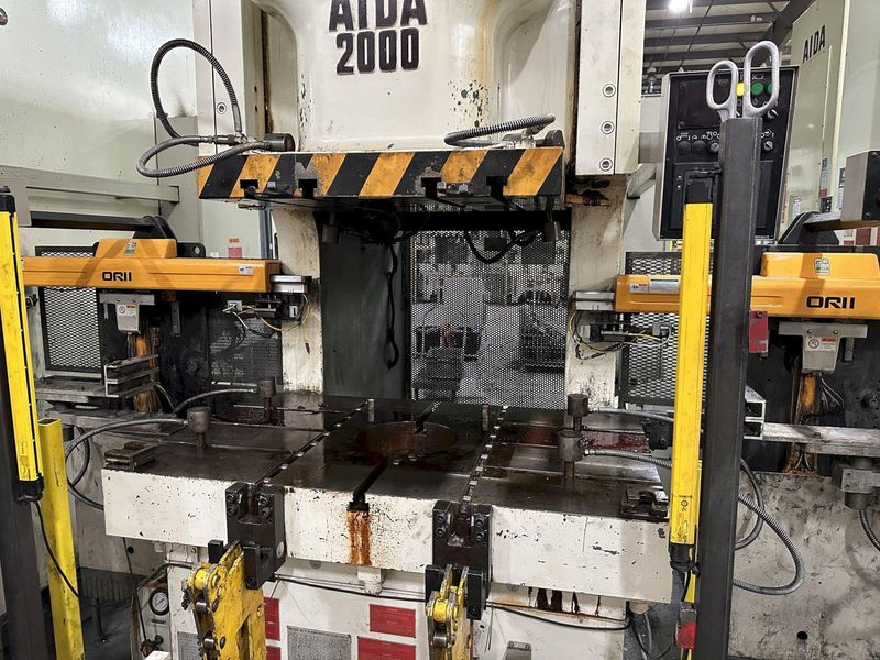 220 TON AIDA GAP FRAME STAMPING PRESS