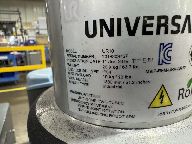 2018 UNIVERSAL ROBOTS UR10 Cobot - Dual Chuck Grippers, Flexible Loading System