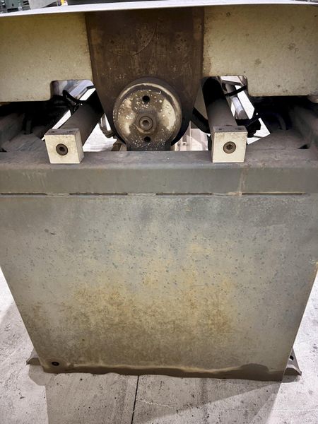 18" X 20" HYD-MECH MODEL #VW-18 VERTICAL BAND SAW w/ 45° MITER: STOCK #21928