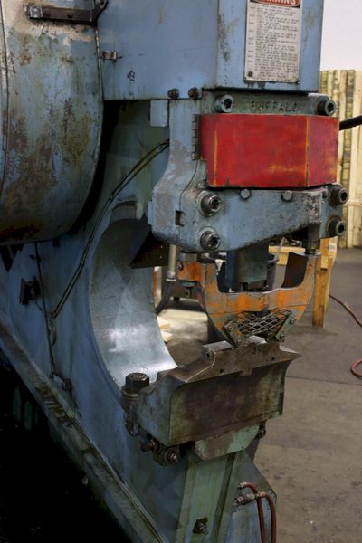 6" X 6" X 1/2" BUFFALO MODEL #2-1/2 IRONWORKER: STOCK #76112