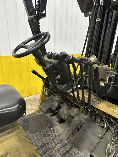 7,600 LBS CAT MODEL #FGC40K LP FORKLIFT: STOCK #23601