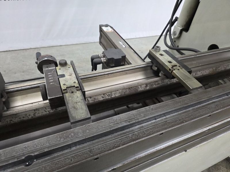 Accurpress 710010 100 Ton x 10′ 3-Axis CNC Hydraulic Press Brake