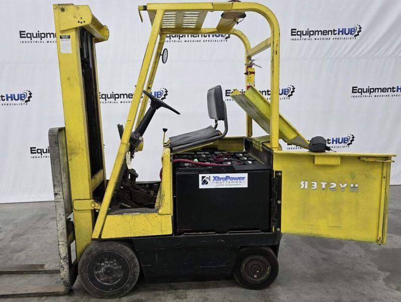 Hyster E25A 2,500 Lb Electric Forklift (Parts Machine)