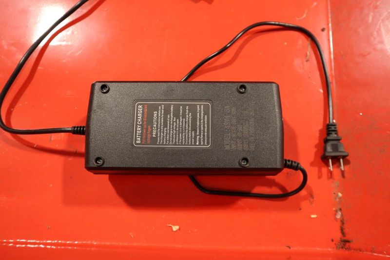 MechMaxx E50 Battery Powered Barrow Electric Mini Dumper, 1100Lbs Load, 1000W 48V Brushless DC Motor- Auction Item
