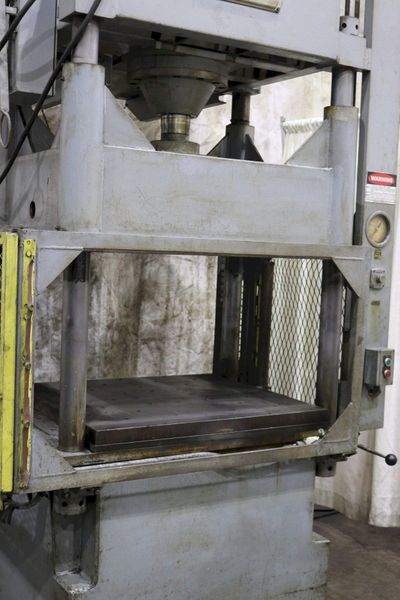 75 TON DAKE 4 POST HYDRAULIC PRESS: STOCK #72929