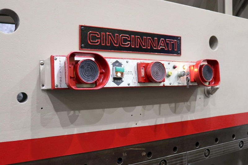 90 TON X 10' CINCINNATI HYDRAULIC PRESS BRAKE: STOCK #72589