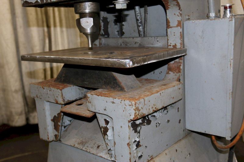 35 TON METAL MUNCHER MODEL #GB35 PUNCH: STOCK #71213