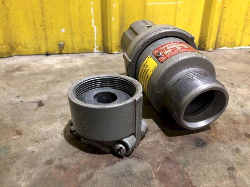 600V APPLETON ACP6034BC 3 WIRE 4 POLE POWERTITE METALLIC SLEEVE CLAMPING RING PLUG: STOCK 18972