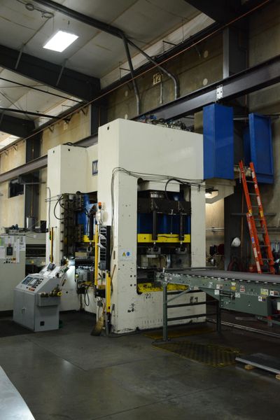 1500 TON MACRODYNE HYDRAULIC PUNCH PRESS, NEW 2004: STOCK #10046