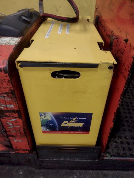 10,000 LB TOYOTA MODEL #6TB50 ELECTRIC CART & TOW TRUCK: STOCK #16219