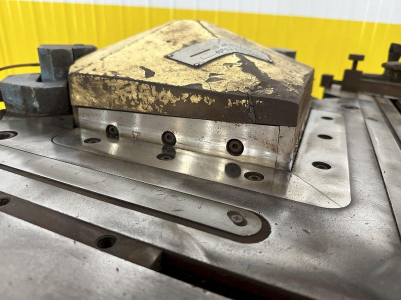 8" x 8" x 1/8" AMADA MODEL #CS-220 HYDRAULIC NOTCHER: STOCK #20970
