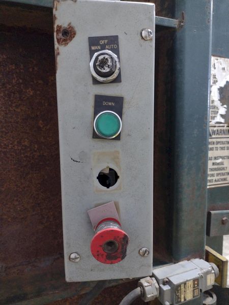 48" X 48" X 24" EPCO VERTICAL HYDRAULIC BALER: STOCK #22919