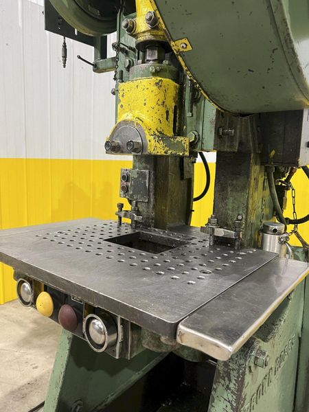 30 TON BROWN AND BOGGS OBI PRESS, 2.5" STROKE: STOCK #20250