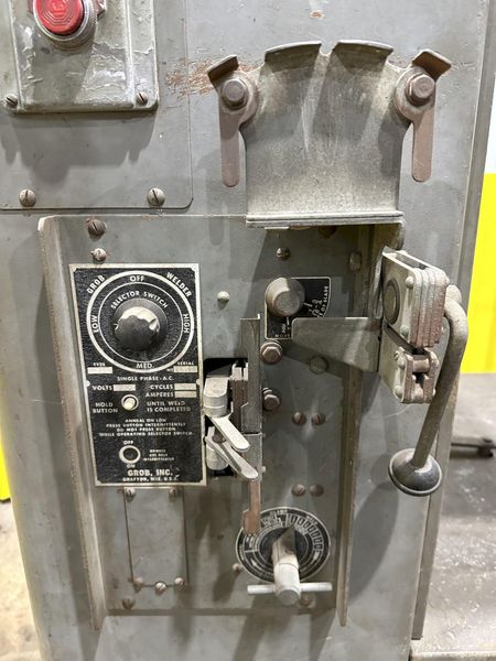 24" GROB MODEL 4V-24 VERTICAL BAND SAW: STOCK #18663