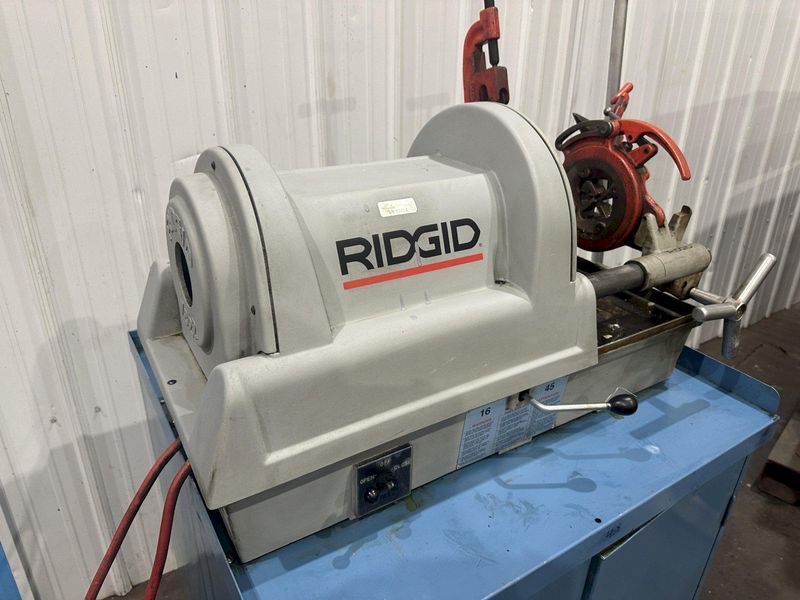 2" RIDGID MODEL # 1822- I BOLT & PIPE THREADER: STOCK #77605