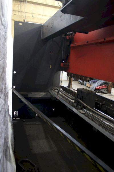 190 TON X 13'6" AMADA HYDRAULIC PRESS BRAKE: STOCK #76238