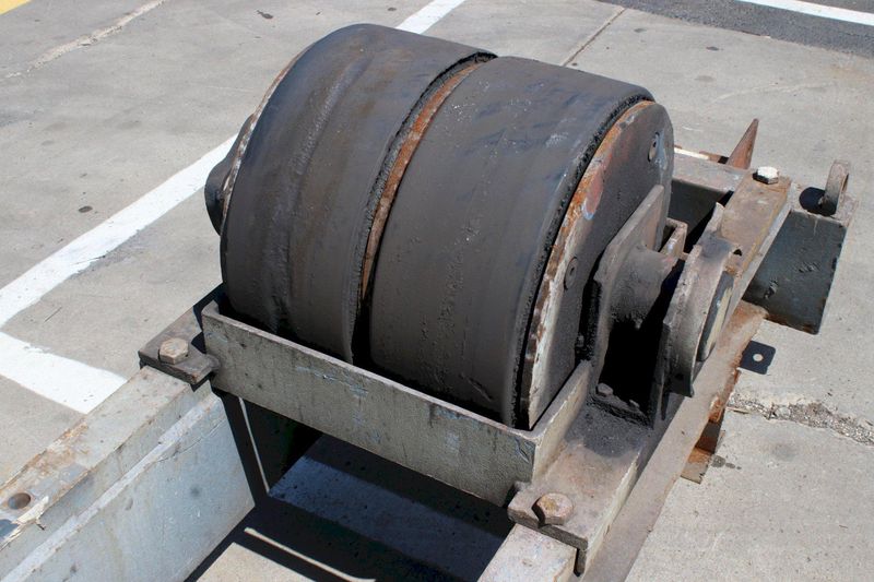 SET DRIVE AND IDLER TANK ROLLS: STOCK #75340