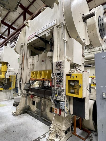 300 ton Niagara SC2-300-72-42P Used Straight Side Double Crank Mechanical Metal Stamping Press F