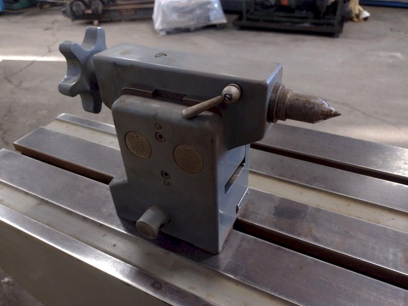 LEITZ OTICAL DIVIDING HEAD WITH TAILSTOCK, BED & STAND: STOCK 17369