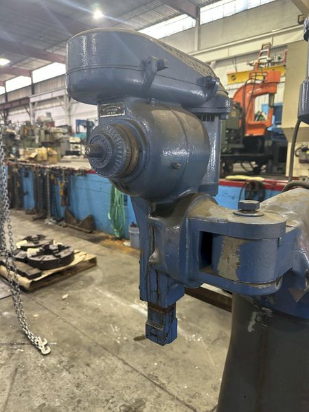 2 HP BRIDGEPORT VERTICAL MILLING MACHINE WITH SLOTTING HEAD : STOCK #77315