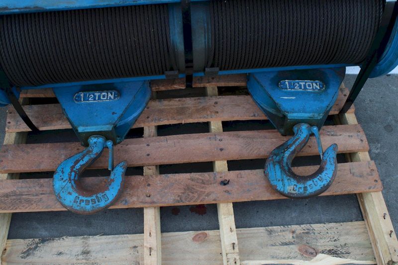 3 TON SHAW BOX RADIO CONTRLED WIRE ROPE HOIST: STOCK #74986