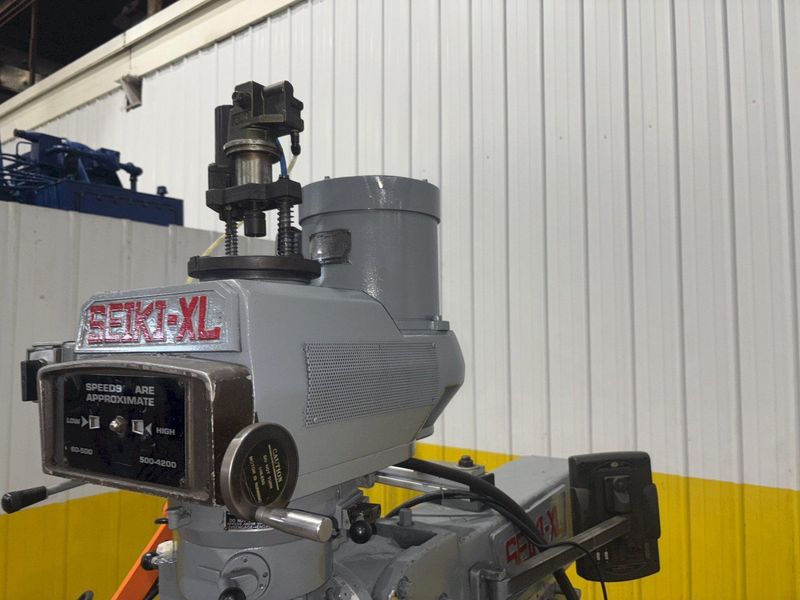 3 HP SEIKI XL MODEL #3VX VARIABLE SPEED VERTICAL RAM TYPE KNEE MILL: YOBRO #23839