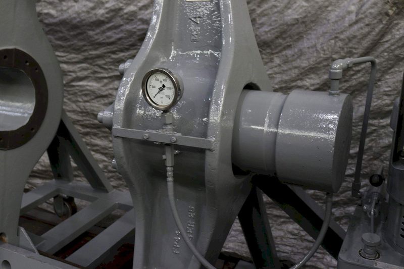 200 TON RODGERS MODEL #1F200-4820X HYDRAULIC WHEEL PRESS: STOCK #71119