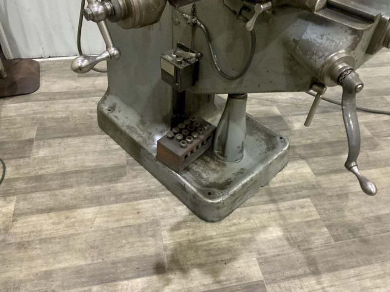 1-1/2 HP BRIDGEPORT RAM TYPE VERTICAL MILL: STOCK #80631