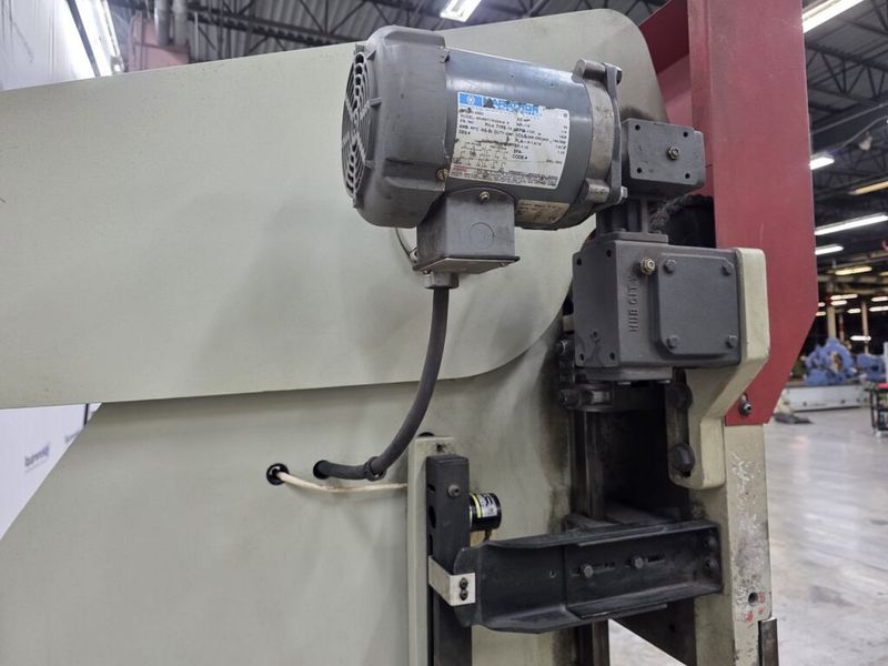 Accurpress 710010 100 Ton x 10′ 3-Axis CNC Hydraulic Press Brake