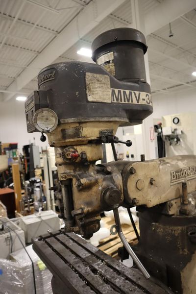 Bridgeport Series I Vertical Knee Mill, Variable Speed, 9"x42" Table, 2 HP- Auction Item