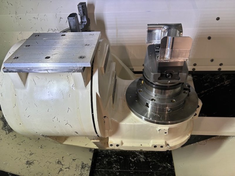 DMG MORI MillTap 700 5-Axis, 28.16.15", 24000 RPM, 25 Tools, 33 HP, BT 30 Big Plus, TSC, Probes, Chip, Pristine