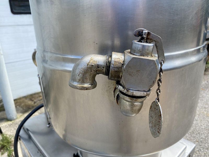 Groen TDB-24 6-Gallon 2/3-Jacketed Tilting Steam Kettle