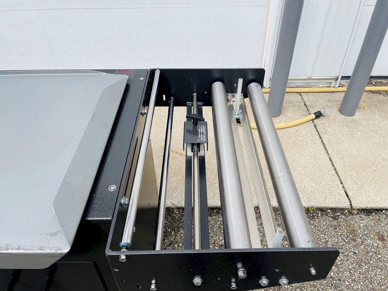 Eastey EM28T Manual L-Bar Sealer w/ Powered Take Away Conveyor