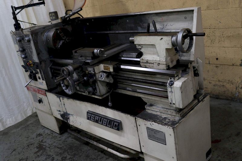 14" X 40 REPUBLIC TIMEMASTER GAP BED ENGINE LATHE:  STOCK #73232